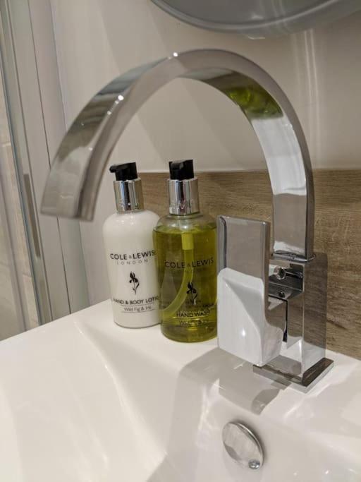 Barley - Cosy Stylish Apartment - Easy Access To Bath And Many Nearby Attractions Box  Екстериор снимка